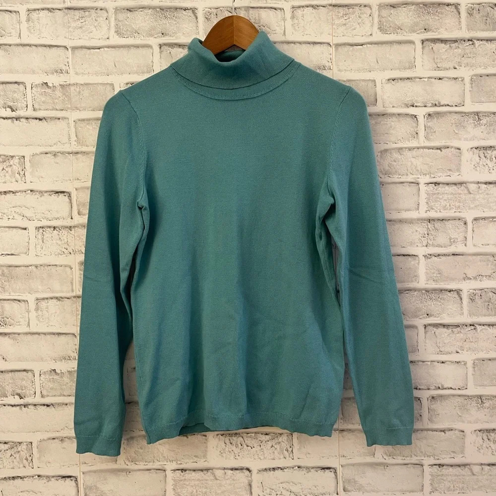 Women’s Talbots teal colored thin stretchy turtleneck sweater, Small